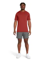 Short deportivo Under Armour Vanish Woven de hombre, color gris con logo negro en la pierna izquierda.