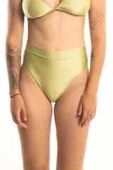 Bombacha de baño de tiro alto en color oliva, con faja de lycra doble que proporciona comodidad y un ajuste sin quiebres.