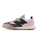 Championes New Balance unisex modelo XC-72, con capellada de tela ripstop reciclada y refuerzos de gamuza. Suela dividida con diseños de tracción para terreno duro.
