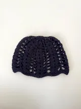 Gorro tipo casquete tejido a mano en crochet con hilo 100% algodón color marrón.