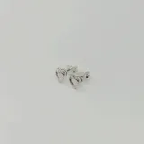 Par de aros pequeños con forma de corazón, hechos en plata 925.