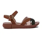 Sandalia negra con plataforma baja, tiras cruzadas y hebilla lateral.