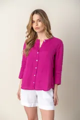 Camisa fucsia de lino con cuello mao y mangas 3/4.