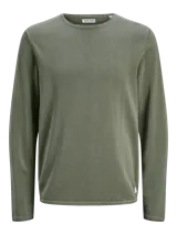 Sweater de punto verde oliva, manga larga y cuello redondo.