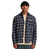 Camisa de manga larga a cuadros en tonos azules, con bolsillos en el pecho y cierre de botón.