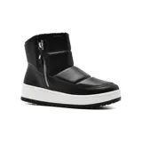 Bota corta acolchada negra con plataforma blanca y cierre lateral con cremallera. Interior forrado en piel sintética.
