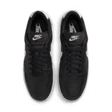 Championes urbanos Nike Big Bajo, color negro con detalles en blanco.