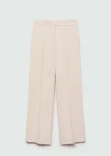 Pantalón de vestir color beige, de corte wide leg, tiro medio y pinzas frontales.
