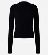 Blusa marrón de punto con cuello alto y manga larga.