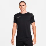 Remera deportiva Nike Strike de hombre, color negro con detalles en gris en los hombros y logo blanco en el pecho.