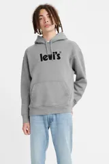 Buzo hoodie gris con logo Levi's estampado en el pecho y bolsillo tipo canguro.
