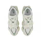 Championes urbanos New Balance modelo 9060, color verde azulado con detalles en blanco, confeccionados en gamuza y malla, con logo "N" característico en los laterales y entresuela con tecnología ABZORB y SBS.