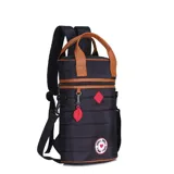 Mochila matera color beige diseñada para adaptarse a termos de hasta 1.5 litros, con compartimento espacioso y llavero desmontable.