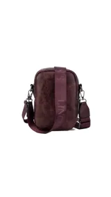 Bandolera morral color negro con cierre metálico principal y cierre frontal. Cuenta con una correa de galón gruesa y ajustable.