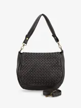 Cartera bandolera negra de cuero con solapa trenzada y asa regulable. Incluye una correa extraíble para usar como bandolera.