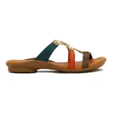 Sandalia de cuero para mujer con tres tiras combinadas en colores variados, de diseño cómodo y sin plataforma.