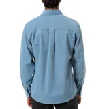 Camisa celeste de manga larga con cuello clásico y bolsillo en el pecho.