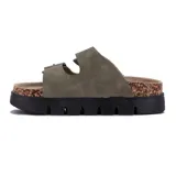 Sandalias Darkness color verde con dos tiras con hebillas ajustables, plataforma de corcho y suela negra.