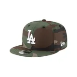 Gorra plana New Era 9FIFTY de Los Angeles Dodgers con diseño de camuflaje y logo bordado en blanco.