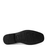 Zapato de vestir de cuero negro con cordones y suela de goma.