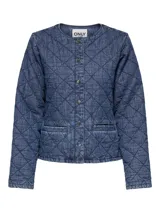 Campera de denim acolchada color azul, marca Only. Con cuello redondo, cierre con botones metálicos y bolsillos laterales.