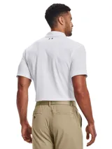 Chomba Under Armour Tech Polo para hombre, de color negro con logo en el pecho y detalles en gris en el cuello. Confeccionada con tejido UA Tech™ de secado rápido y corte holgado.