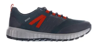 Zapato casual para hombre marca Freeway, modelo Portland, en color marrón con detalles en naranja. Confeccionado en una combinación de cuero, material sintético y textil, presenta un diseño de inspiración outdoor con cordones y suela de goma con relieve.