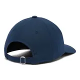 Gorra de béisbol negra marca Columbia, con logo bordado en blanco al frente y cierre ajustable en la parte posterior.