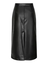 Falda midi de cuero sintético negro, tiro alto, totalmente forrada, con abertura trasera y cierre con cremallera y botón.