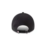 Gorro de béisbol New Era modelo 9Twenty de los New York Yankees, color azul marino con logo bordado en blanco y cierre ajustable.