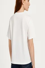 Remera blanca de algodón con estampado de limones, una taza y la frase "Lemon Tarte" en color rosa.