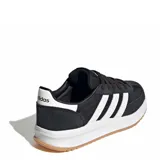 Championes deportivos Adidas Run 72S 2.0, color negro con tres franjas laterales blancas. Presentan puntera y talón en gamuza, cuerpo de malla y entresuela blanca con tecnología Cloudfoam. La suela exterior es de goma color caramelo.