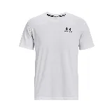 Remera blanca de algodón Under Armour con logo negro en el pecho.