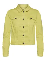 Chaqueta de jean amarilla con cuello clásico, cierre frontal con botones, mangas largas y bolsillos con solapa en el pecho.