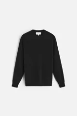 Jersey negro de cashmere con cuello redondo y manga larga.