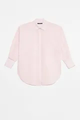 Camisa rosada de poplin de algodón, manga larga y corte amplio.