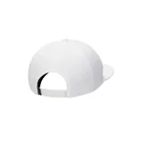 Gorra marrón con logo Jumpman bordado en blanco en el frente.