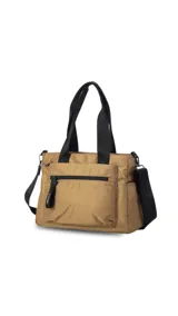 Bandolera morral color tostado con asas de mano y correa de hombro ajustables en color negro. Cuenta con un compartimento principal con cierre, un bolsillo frontal con cierre y tirador con la marca "LINCOLN'S", un bolsillo trasero con cierre y bolsillos laterales abiertos.