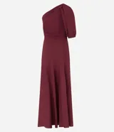 Vestido midi evasê color borgoña, confeccionado en viscolino, con escote asimétrico de un solo hombro, manga corta abullonada y frunces.