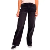 Pantalón de jean celeste de pierna ancha con roturas en ambas rodillas.