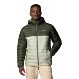 Campera puffer negra con capucha, cierre frontal completo, bolsillos laterales con cierre y logo de Columbia bordado en blanco en el pecho.