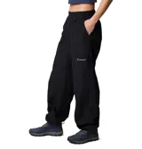 Pantalón negro de mujer, de corte recto y tiro alto, con cintura elástica ajustable con cordón, bolsillos laterales y bolsillo adicional en la pierna. Cuenta con puños ajustables con cordón y forro de malla para mayor transpirabilidad.