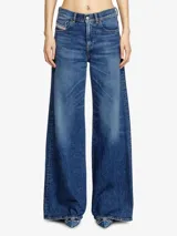 Pantalón de jean Diesel modelo 1978 D-Akemi, de tiro alto y pierna ancha.