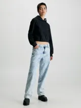 Buzo cropped negro de punto milano con capucha y mangas largas. Tiene puños de canalé y bajo elástico. El logo de Calvin Klein Jeans está bordado en la capucha.