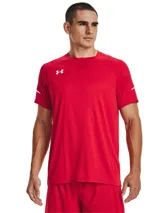 Remera deportiva Under Armour modelo M S Golazo 3.0, color rojo con logo blanco en el pecho y detalles en blanco en las mangas. Confeccionada en tejido ligero que se estira y absorbe el sudor.
