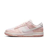 Zapatillas Nike Dunk Low Ewt de mujer, color rosa con estampado a cuadros vichy blancos y rosas.