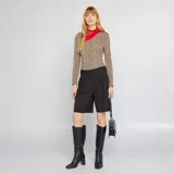 Body de manga larga con estampado de leopardo en tonos beige y negro.