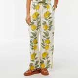 Pantalón ancho de tiro alto con estampado de limones y hojas verdes.