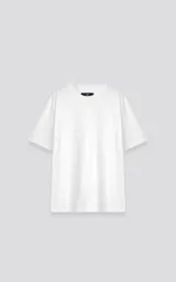 Remerón blanco de algodón premium, corte extra oversize, hombros caídos y cuello redondo de rib al tono.