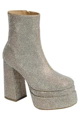 Botas cortas con plataforma y taco ancho, cubiertas de strass y cierre lateral.